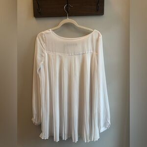 NWOT Badgley Mischka White Top, Sheer Overlay Accordion Pleat Back, Sz M